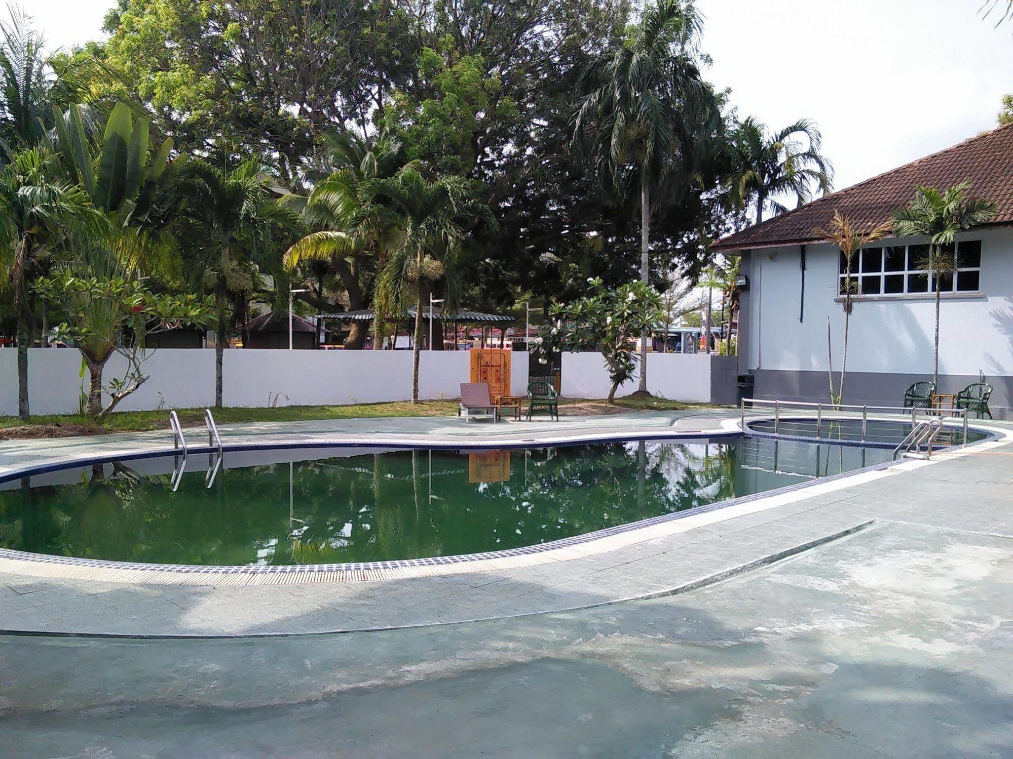 Oyo 44020 Kejora Garden Resort Kampong Pasir Bogak Luaran gambar