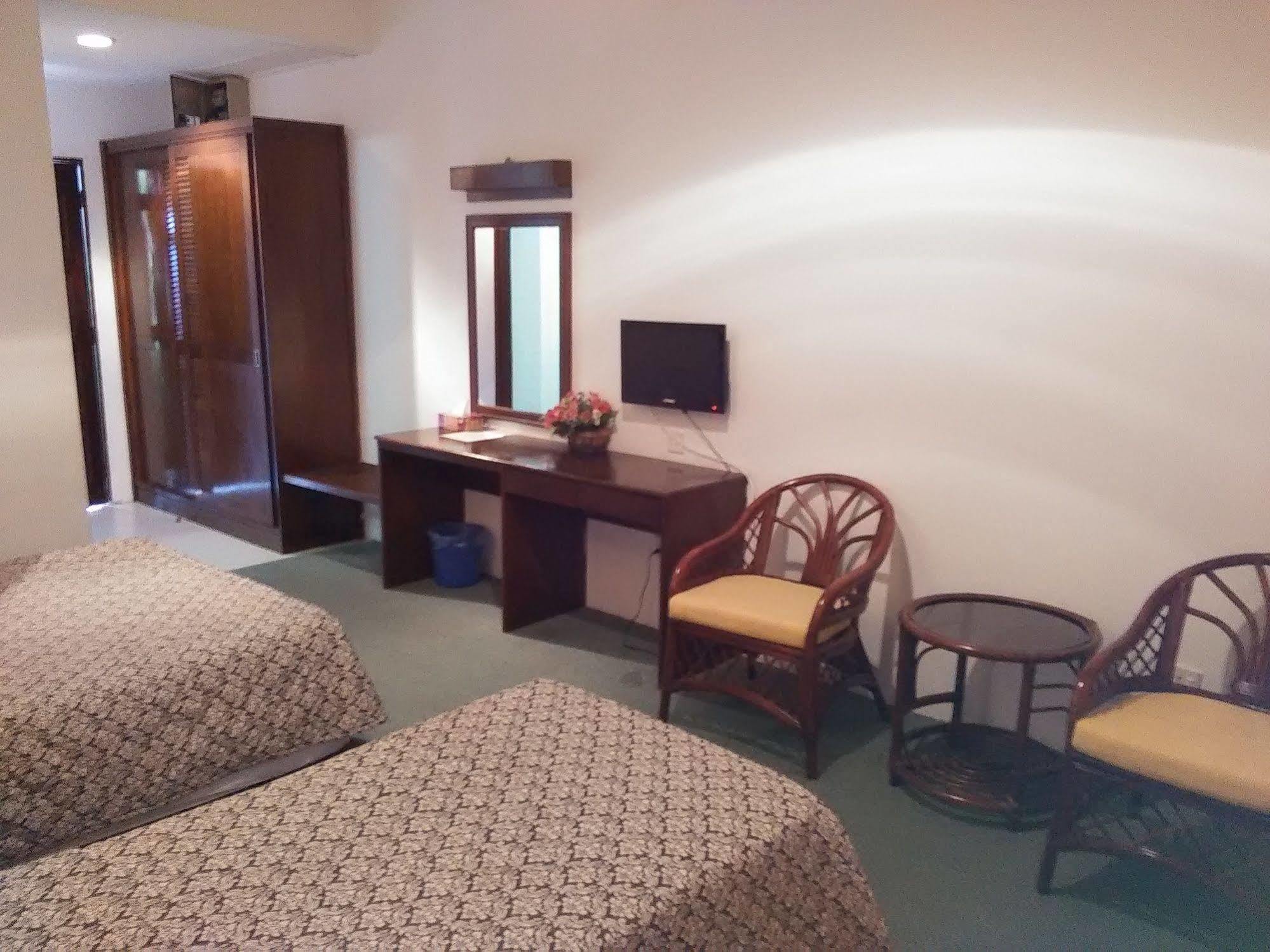 Oyo 44020 Kejora Garden Resort Kampong Pasir Bogak Luaran gambar