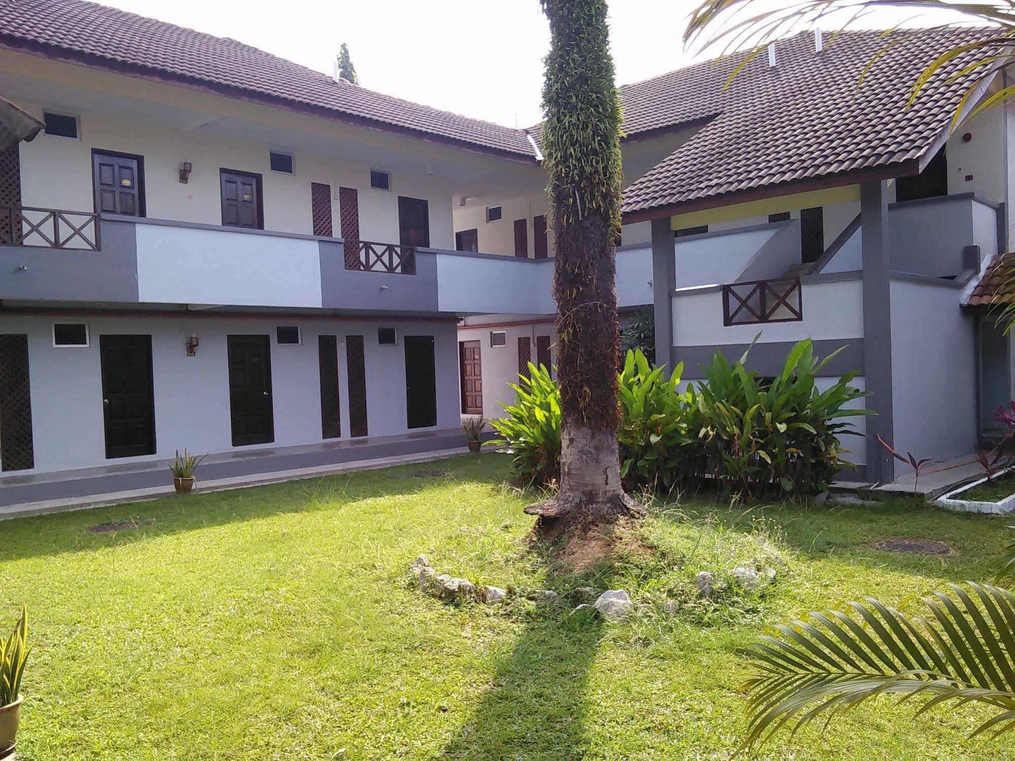 Oyo 44020 Kejora Garden Resort Kampong Pasir Bogak Luaran gambar