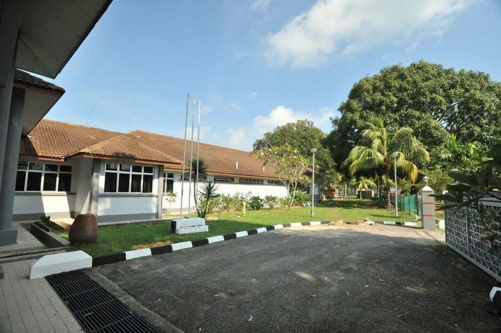 Oyo 44020 Kejora Garden Resort Kampong Pasir Bogak Luaran gambar